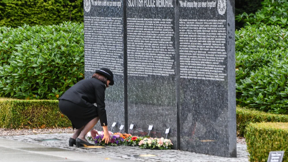Jo Farrell laid a wreath at the memorial, which contains the names of 356 officers who died while on duty in Scotland