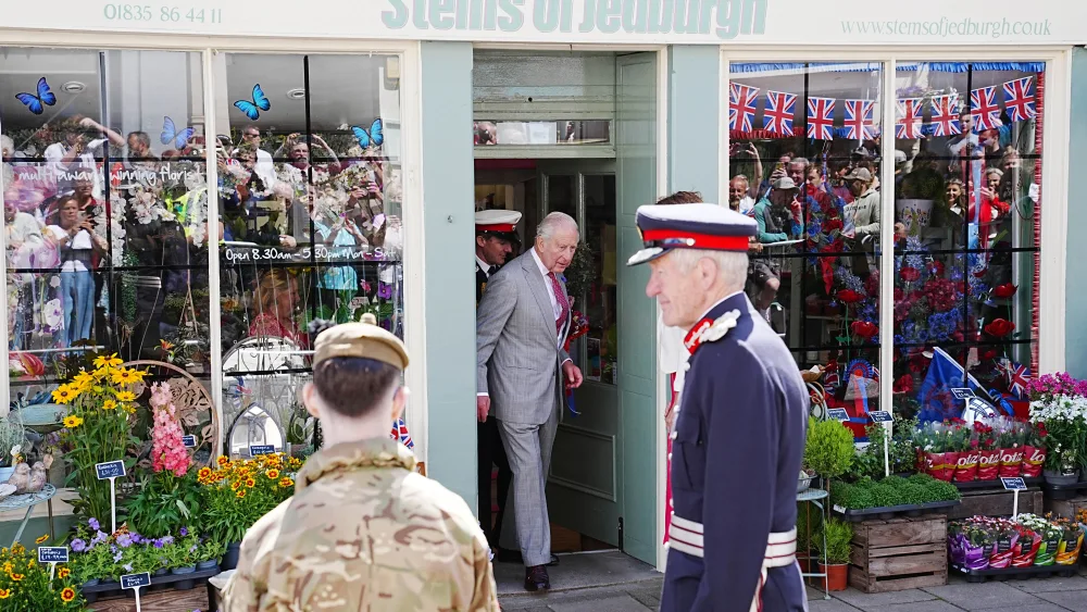 The King exiting a shop