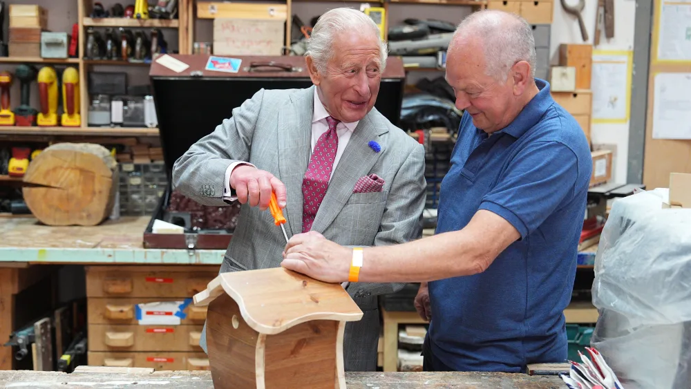 King screwing a lid on to a birdbox