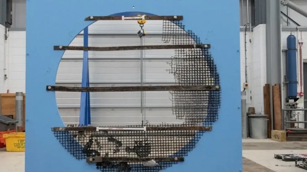 Significant areas of mesh were missing, particularly around the fan’s impeller hub