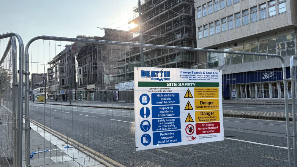 Fencing closing off part of Princes Street