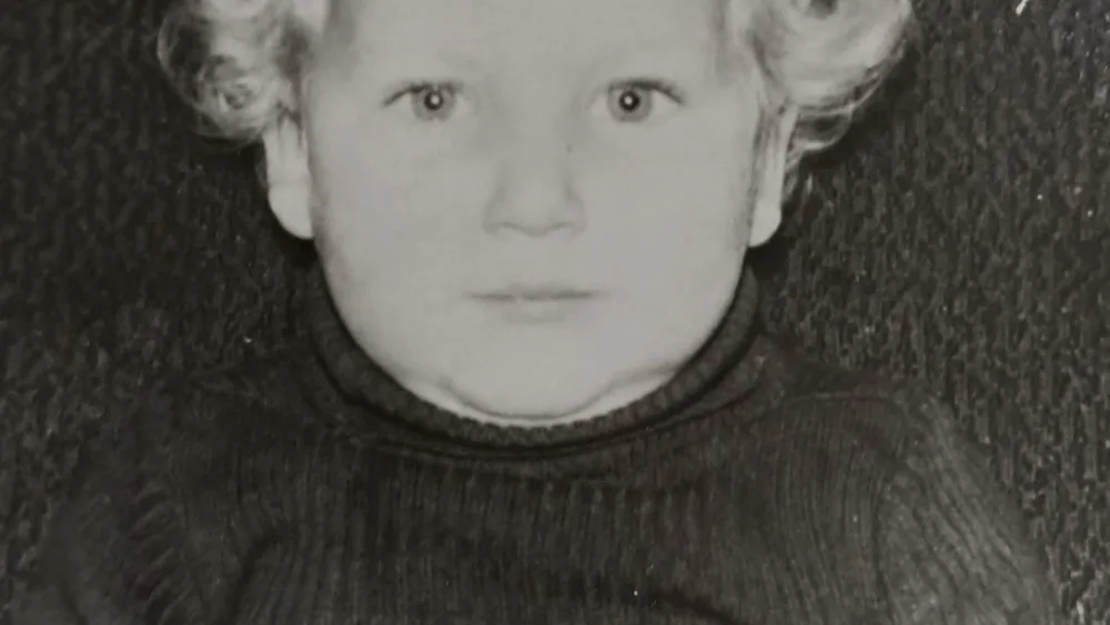Black and white photo of Sandy Davidson aged three