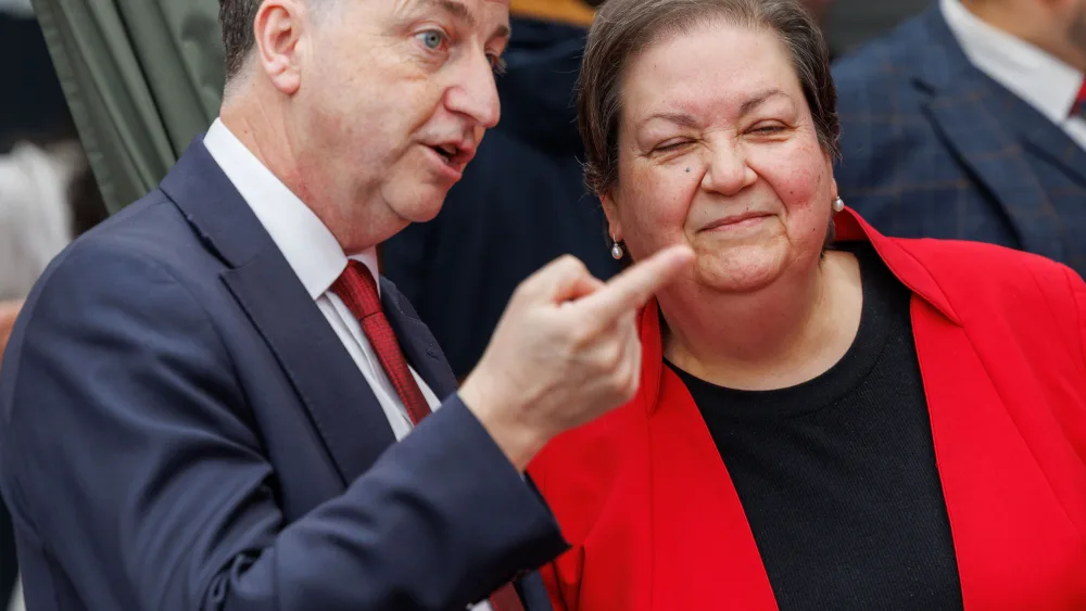 Douglas Alexander pointing while speaking to Dame Jackie Baillie