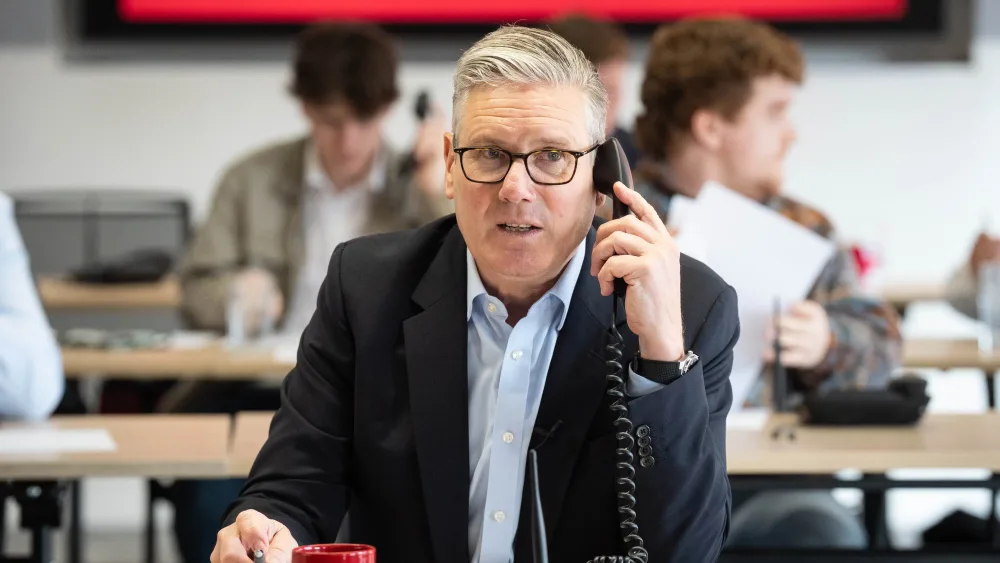 Keir Starmer calls voters during the 2026 local election